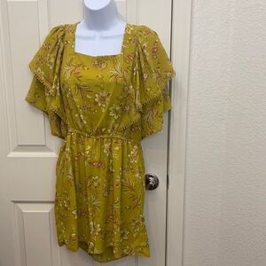 C & V Chelsea & Violet Size Medium Square Neck Green Red Shorts Tue Back Romper